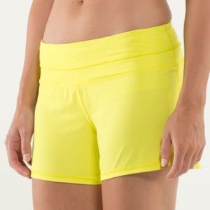 Lululemon Groovy Run Short Split Pea Yellow Size 4